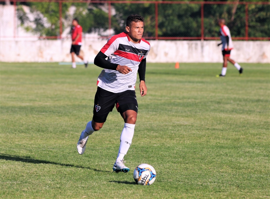 19 jogadores estão relacionados para o confronto diante do ...